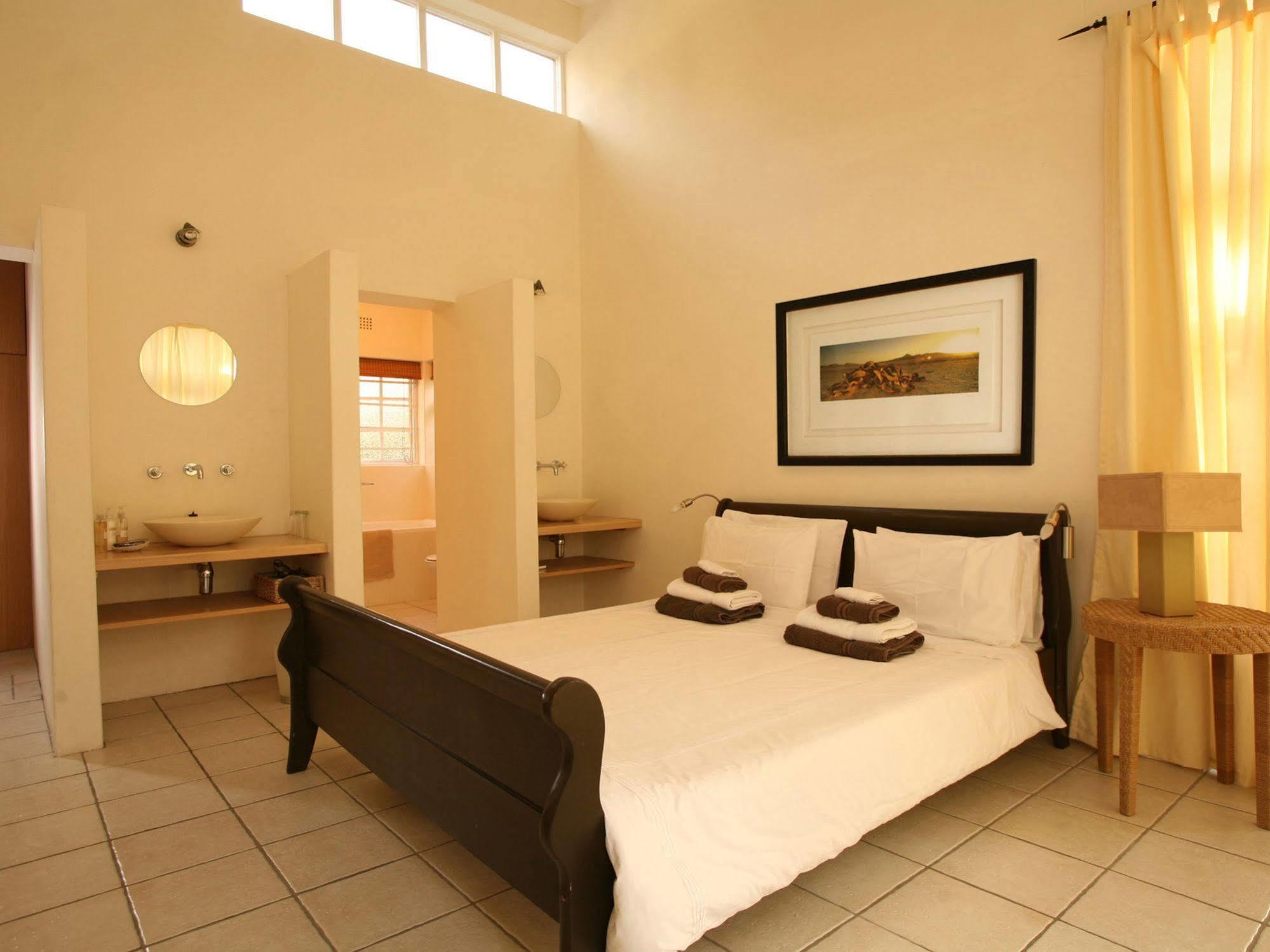 Art Gallery Guest House - Thandekayo 豪特湾 外观 照片